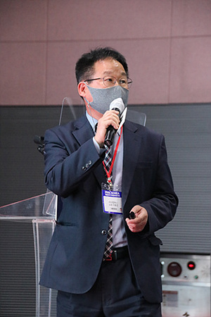 이동건 티이컴퍼니 대표가 LNG냉열 활용 에너지효율성 향상방법을 설명하고 있다.
