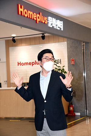 이제훈 홈플러스 신임사장이 현장출근으로 취임 후 첫 행보를 시작했다.
