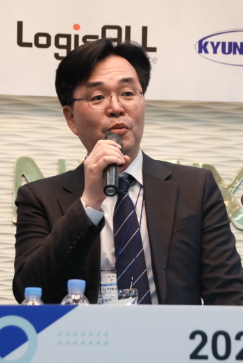 신용진 이에스티 이사.