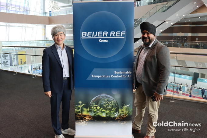 세미나 후 최성호 DS Beijer Ref Korea 대표와 Inderpal Saund Beijer Ref Director 가 기념촬영하고 있다.