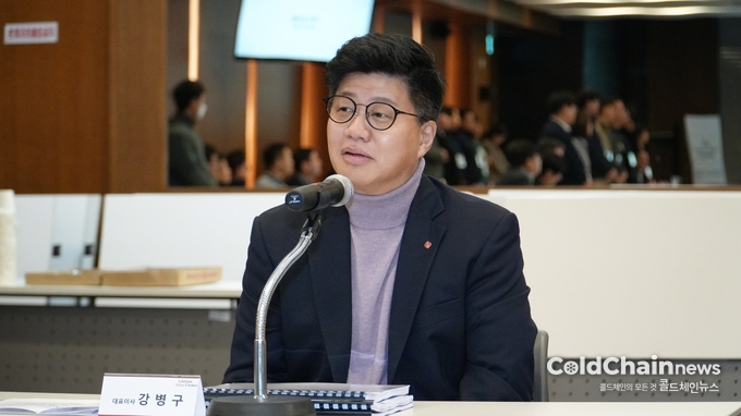 강병구 대표가 ‘2025 LEAD Insight’ 전략워크숍에서 발언하고 있다.
