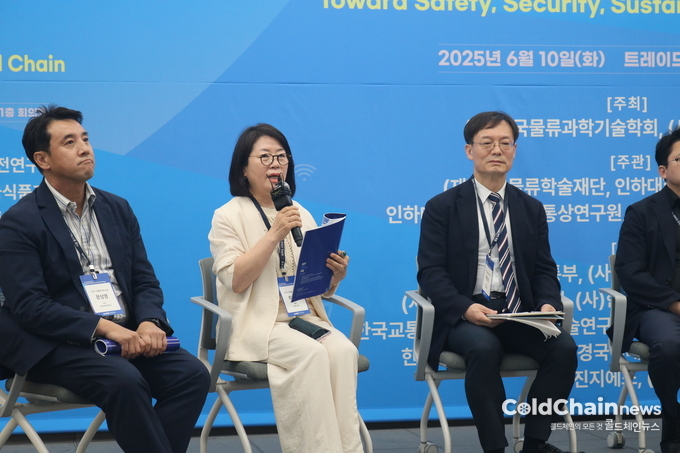 최태은 에이씨티 대표가 발언하고 있다.