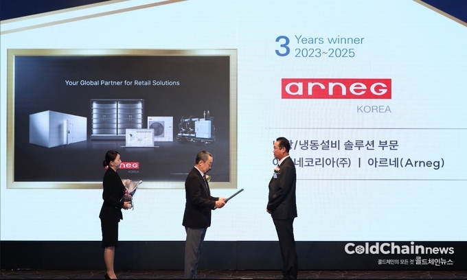‘2025 국가서비스대상’ 시상식에서 김경태 아르네코리아 서비스사업부 상무가 냉장·냉동설비 솔루션부문 대상을 수상하고 있다.