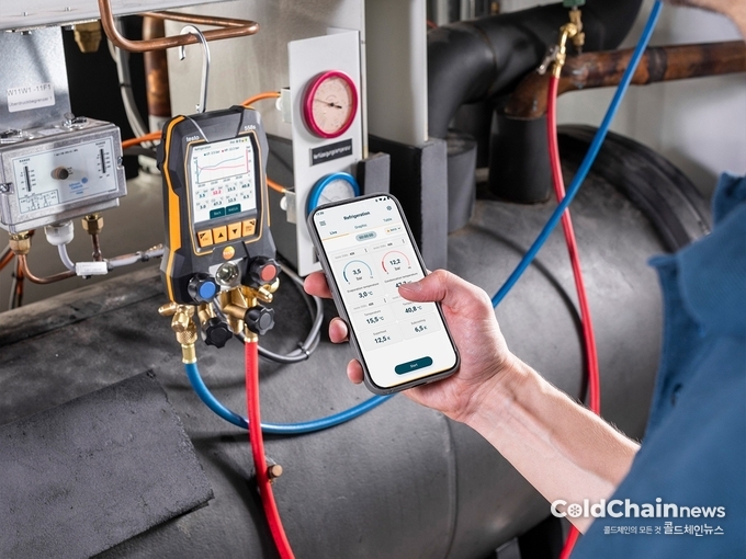 테스토코리아 디지털 매니폴드 게이지 'testo 558s'.