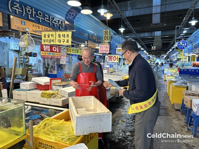 유통인 합동 에너지절약 캠페인이 진행되고 있다.
