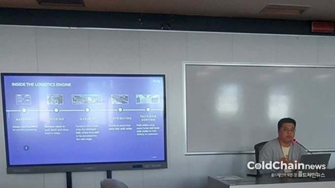 2025년 9월 밀라노에서 열린 산업공학 컨퍼런스 ‘Logistics Management 2025’에서 발표하고 있는 왕주영 컬리 AX센터 연구원.