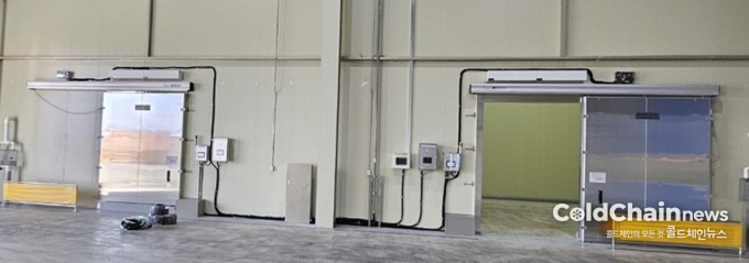 쿨테이너에서 특허받은 기밀방열문.