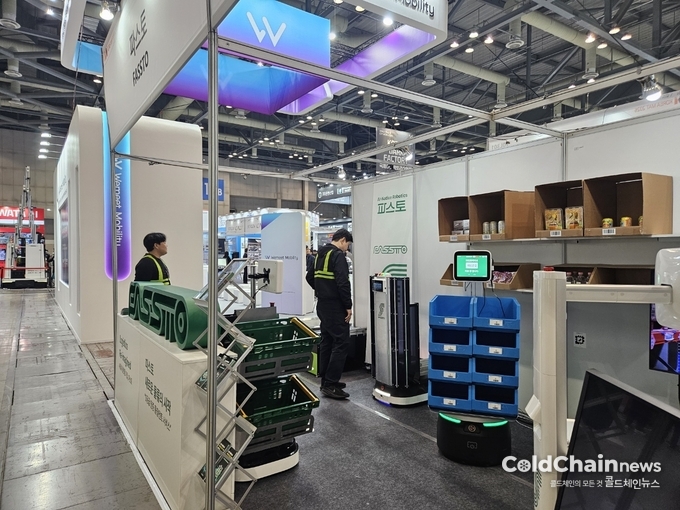 파스토는 물류현장에서 운용 중인 자율주행로봇을 선보였다.